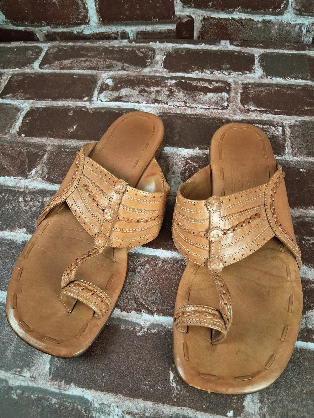 COLE HAAN Resort Collection Toe Loop Leather Sandals Womens 7.5B Beige Kolhapuri